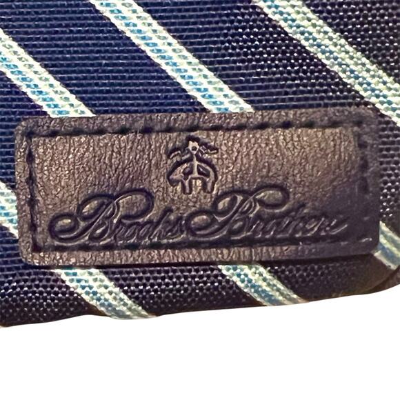 United Airlines Brooks Brothers Blue Stripe Amenity Pouch 2025 Preppy Travel Bag - Picture 2 of 6